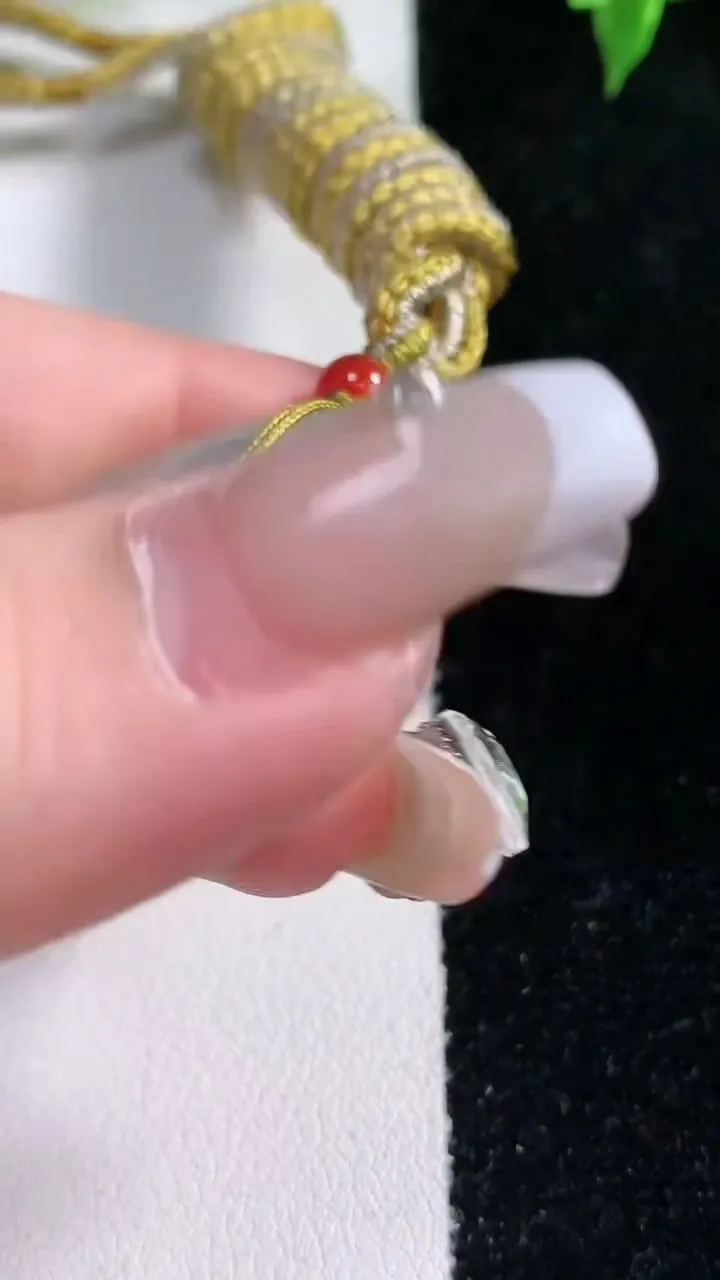 天然A货翡翠平安扣吊坠，尺寸30.4-5.2，重量:15.00g
1月22日