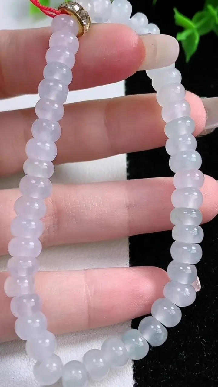 天然A货翡翠种白冰算盘珠手串，尺寸6.6-3.5-45颗，重量:18.38g1月22日
工厂直销收藏佳品,种好水足，色泽均匀，有种有色，上手高大气！