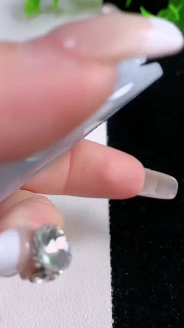 天然A货翡翠人财两旺吊坠，尺寸55-42.2-10.4，重量:44.03g
1月22日