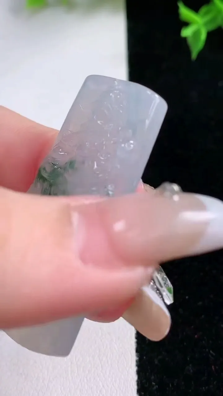 天然A货翡翠冰种飘花财神爷吊坠，尺寸47.8-24.2-5.5，重量:16.40g
1月22日