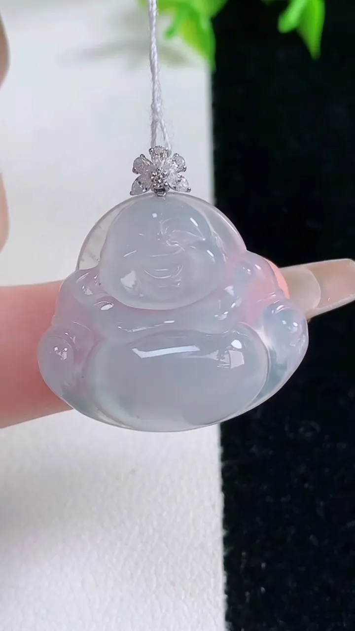 天然A货翡翠种飘花佛公吊坠，尺寸23.8-26.2-5.9，重量:5.57g
1月22日