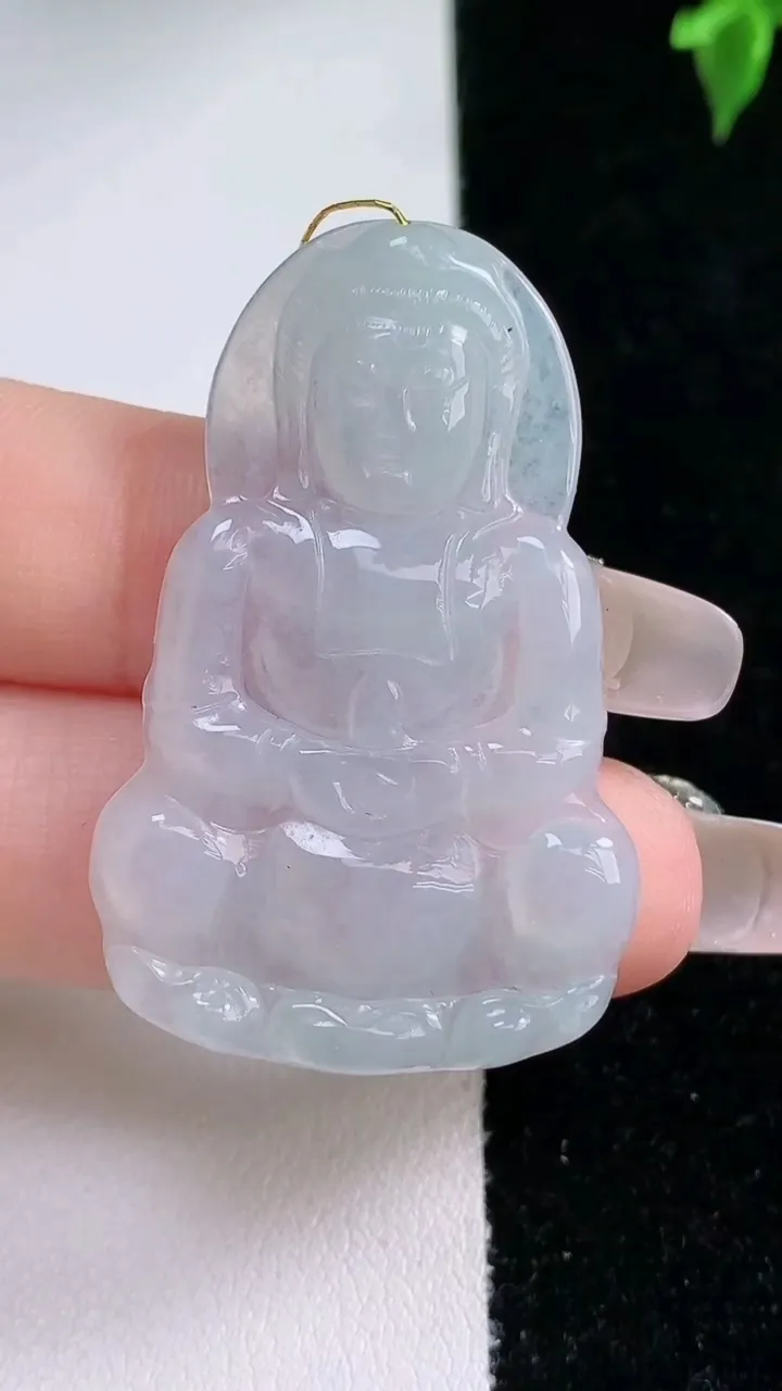 天然A货翡翠观音菩萨吊坠，尺寸40.8-27.4-3.3，重量:7.05g
1月22日
