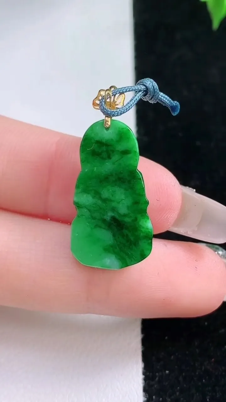 天然A货翡翠观音菩萨吊坠，尺寸23.2-13.2-4.3，重量:2.80g
1月22日