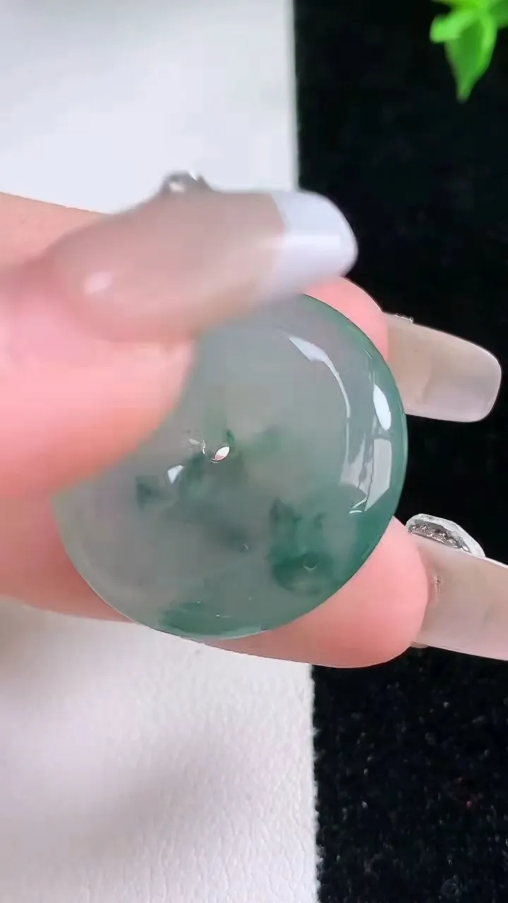 天然A货翡翠飘花平安扣吊坠，尺寸27.2-6，重量:9.94g
1月22日