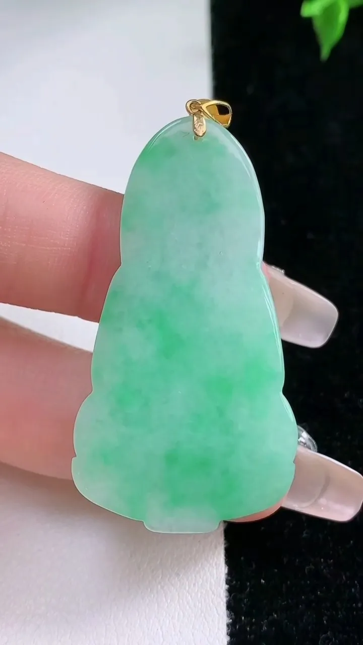 天然A货翡翠观音菩萨吊坠，尺寸45.2-24-5.6，重量:11.56g
1月22日