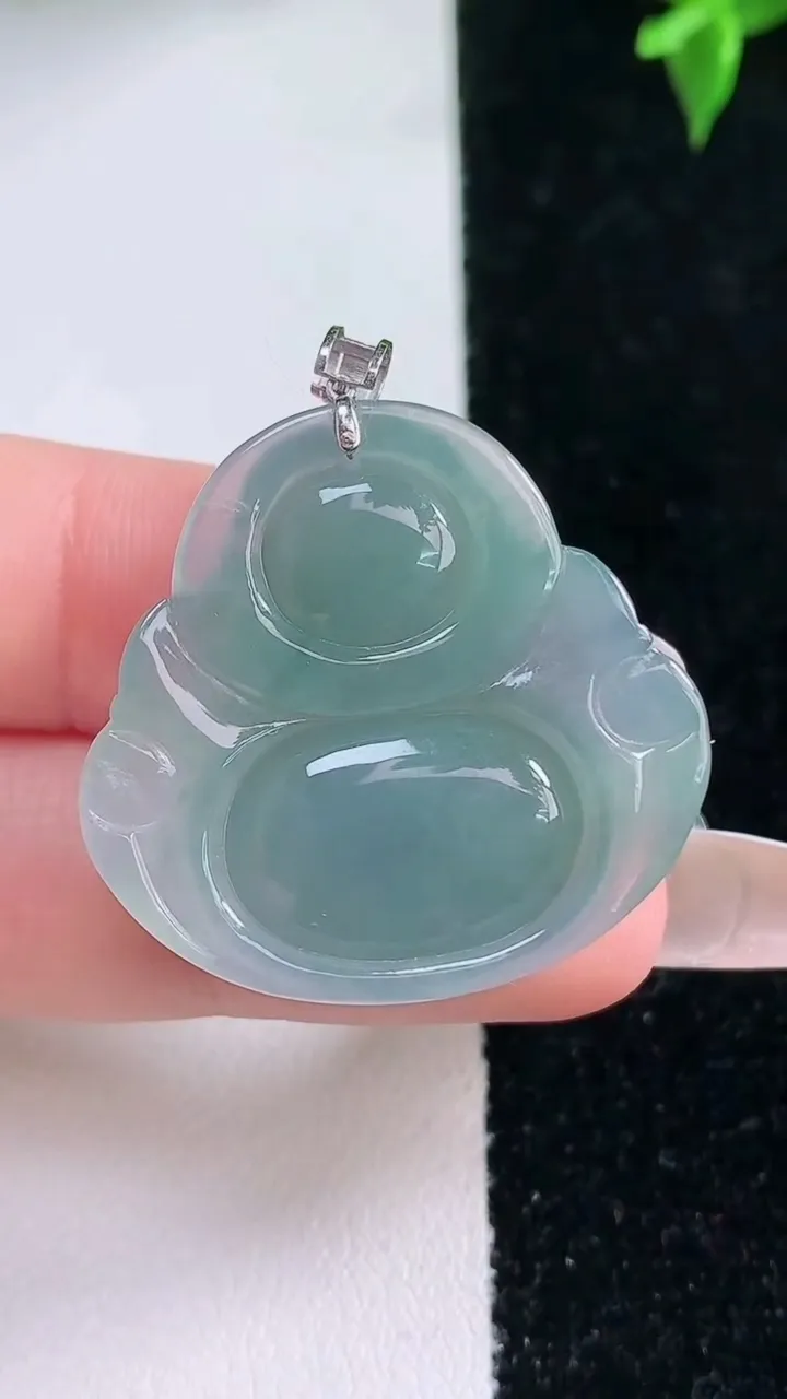 天然A货翡翠佛公吊坠，尺寸28.6-29.7-6.6，重量:8.14g
1月22日