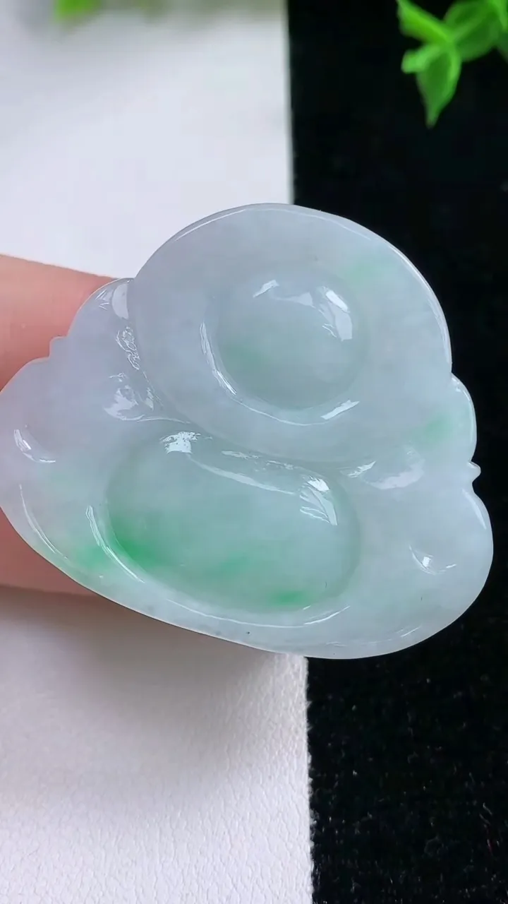 天然A货翡翠佛公吊坠，尺寸37.6-45.3-11.8，重量:33.42g
1月22日