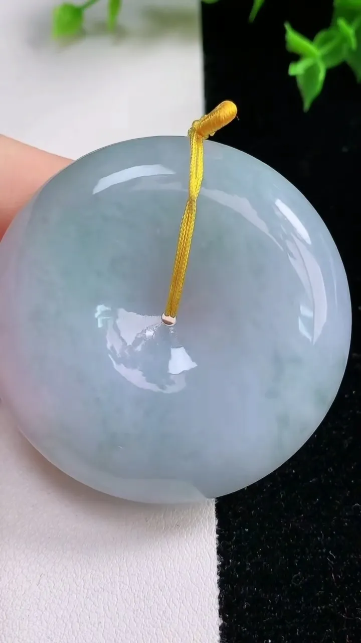 天然A货翡翠春带彩紫罗兰平安扣吊坠，尺寸52.8-12.3，重量13.15g
1月22日