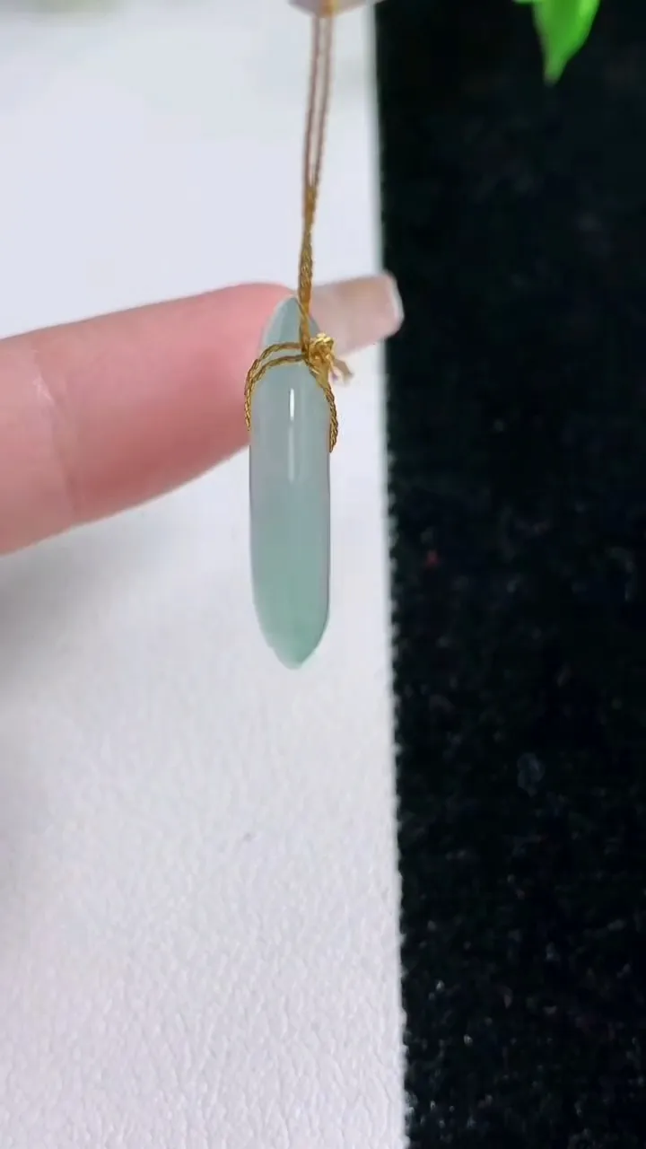 天然A货翡翠平安扣吊坠，尺寸22-4.3，重量:4.39g
1月22日