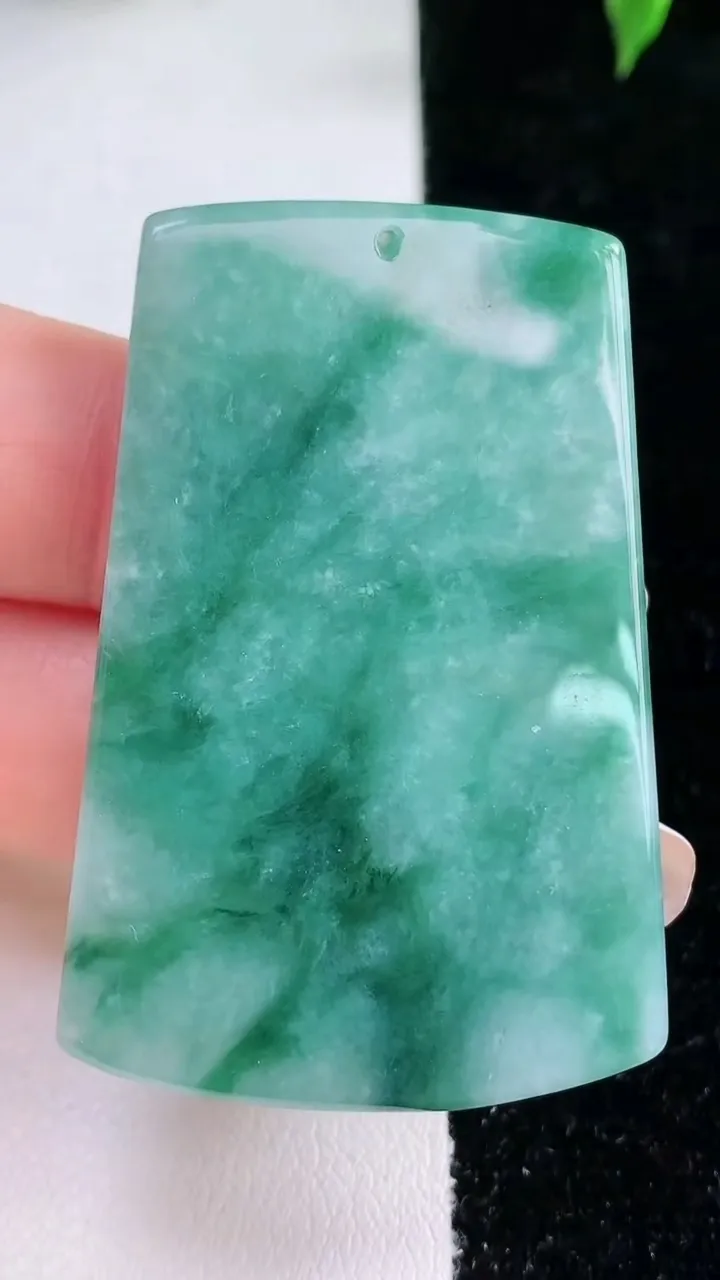 天然A货翡翠不动明王吊坠，尺寸47-31.3-5，重量:17.33g
1月22日