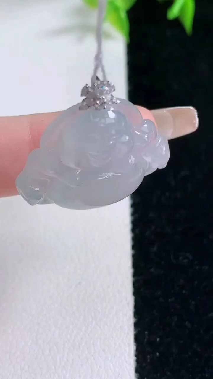 天然A货翡翠种飘花佛公吊坠，尺寸23.8-26.2-5.9，重量:5.57g
1月22日