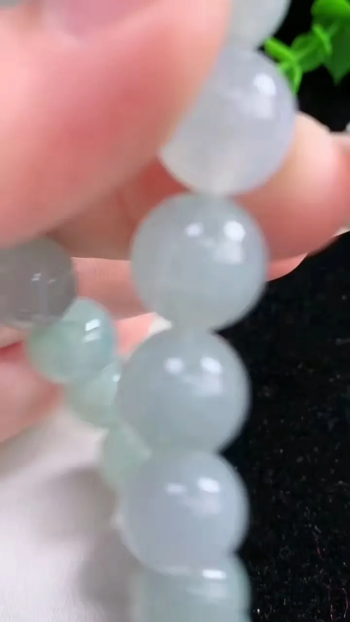 天然A货翡翠飘花圆珠手串，尺寸12-17颗，重量:48.64g1月22日
工厂直销收藏佳品,种好水足，色泽均匀，有种有色，上手高大气！