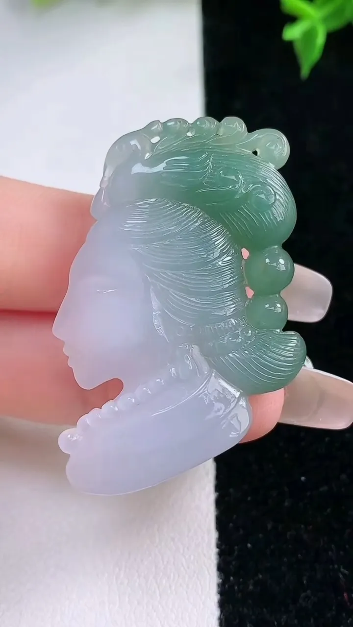 天然A货翡翠观音头吊坠，尺寸42.7-28-7，重量:15.13g
1月22日