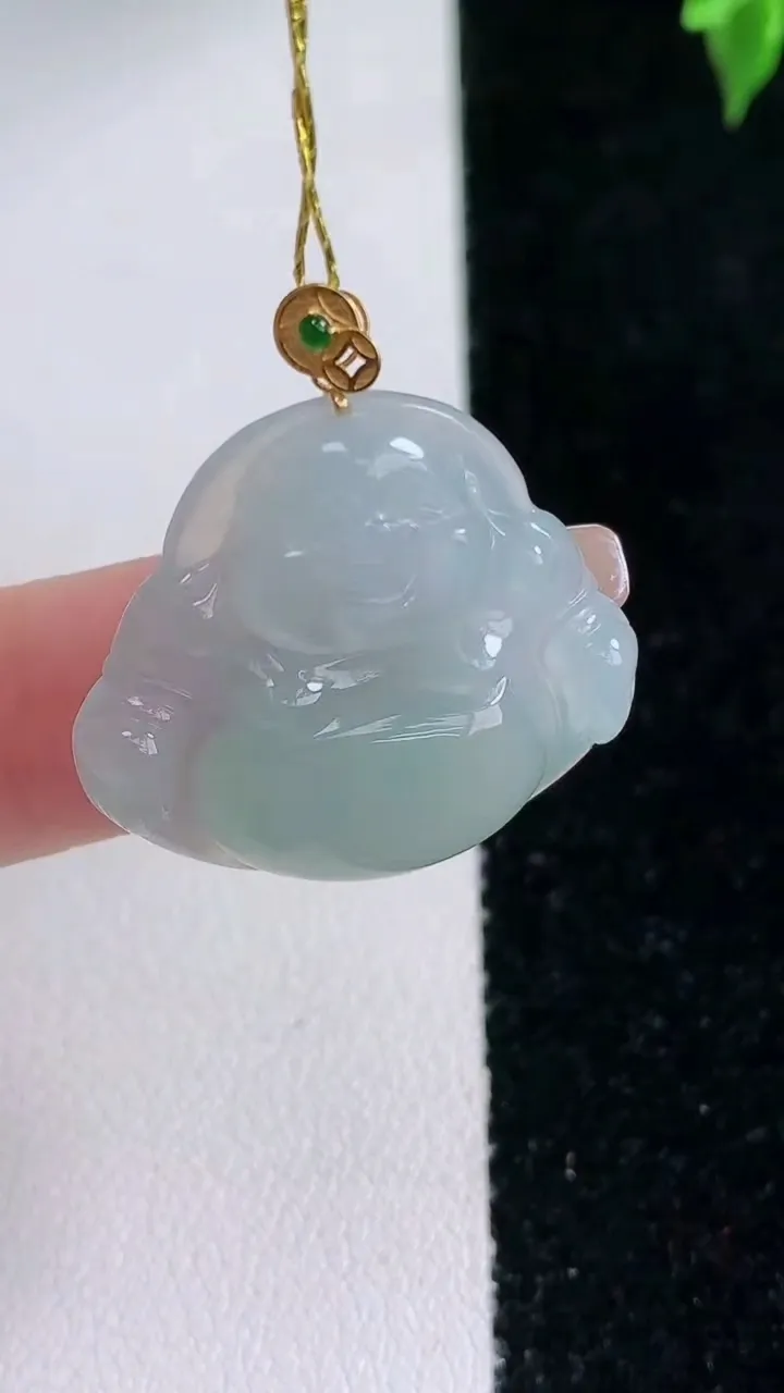 天然A货翡翠佛公吊坠，尺寸23.6-26.6-5.7，重量:5.46g
1月22日