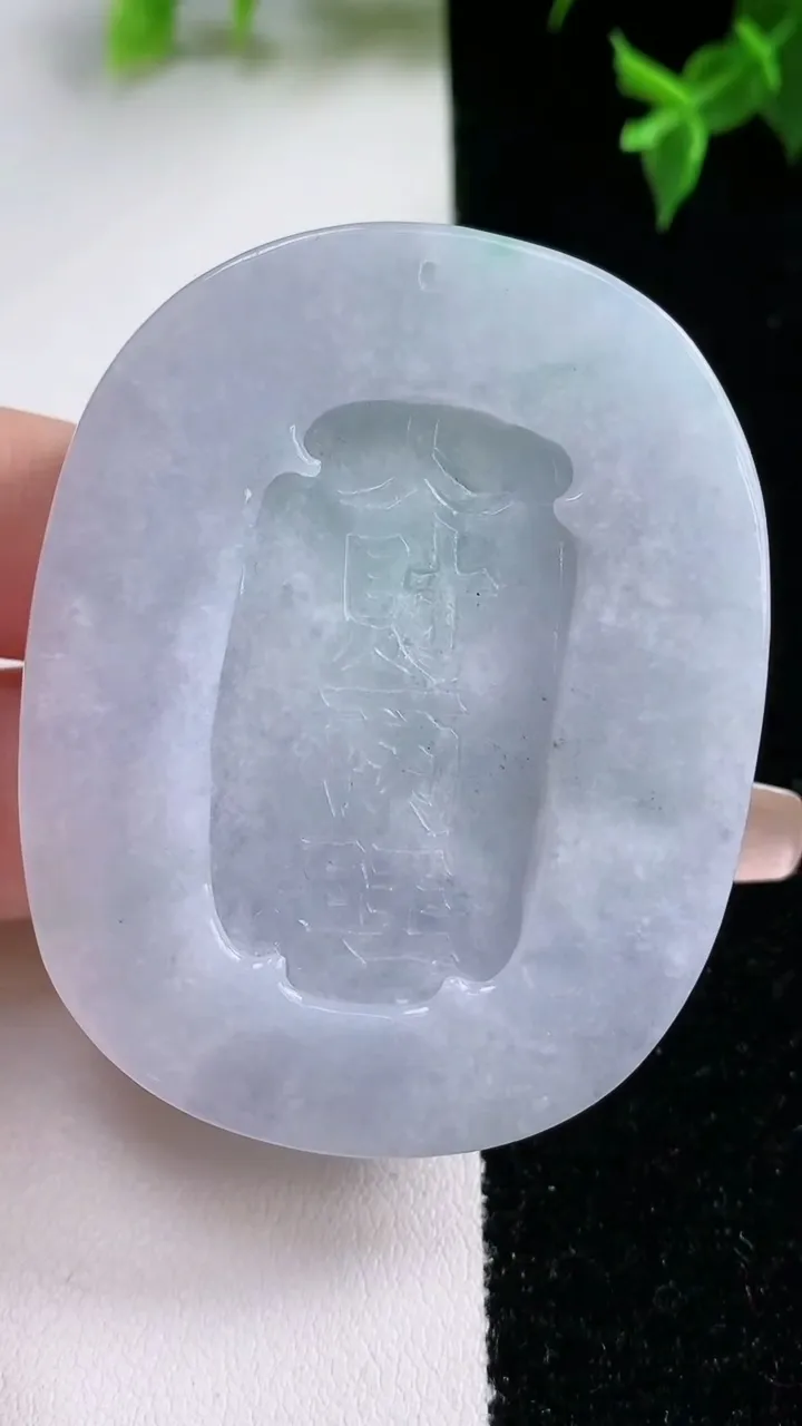 天然A货翡翠人财两旺吊坠，尺寸55-42.2-10.4，重量:44.03g
1月22日