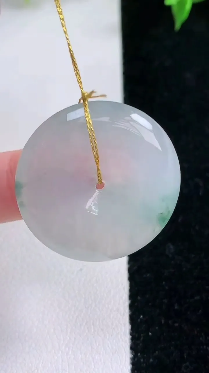 天然A货翡翠冰种飘花平安扣吊坠，尺寸28.6-5.6，重量:10.00g
1月22日