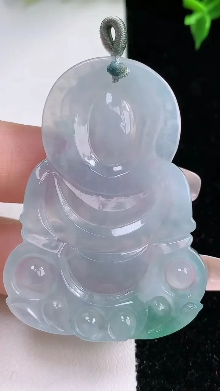 天然A货翡翠观音菩萨吊坠，尺寸53.7-38.2-4.8，重量:18.11g
1月22日