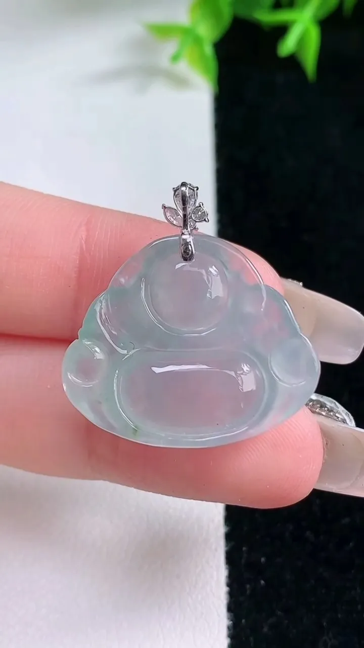 天然A货翡翠种飘花佛公吊坠，尺寸21.3-25.2-6.3，重量:5.34g
1月22日