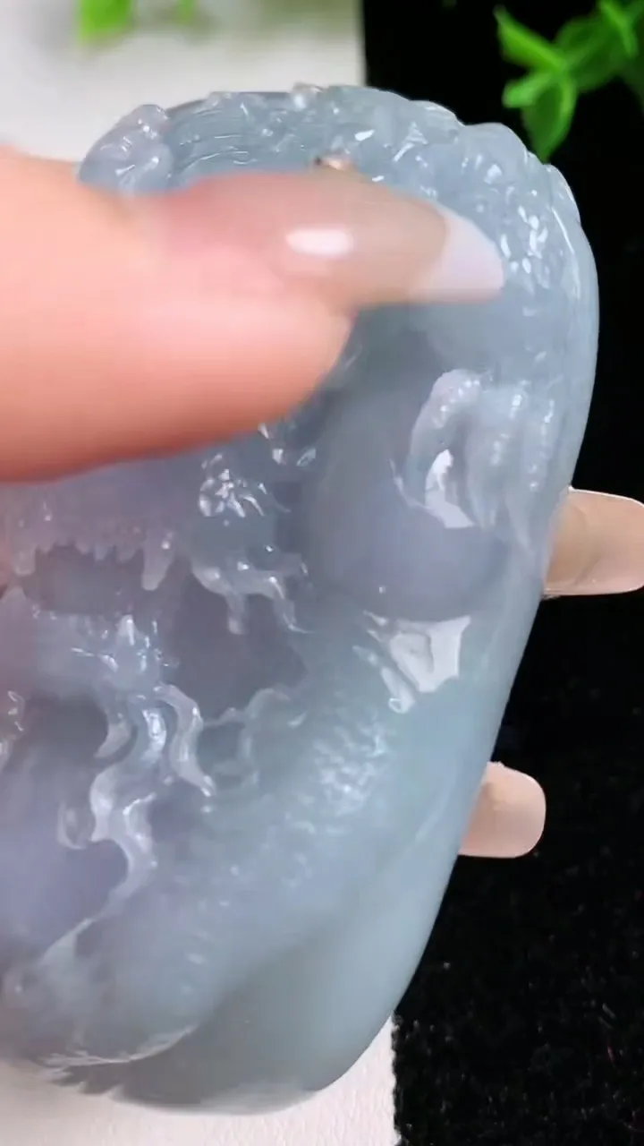 天然A货翡翠紫罗兰龙牌吊坠，尺寸67.8-37-20，重量:97.37g
1月22日