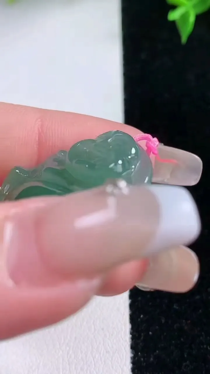 天然A货翡翠佛公吊坠，尺寸29.5-30.5-6.6，重量:8.68g
1月22日