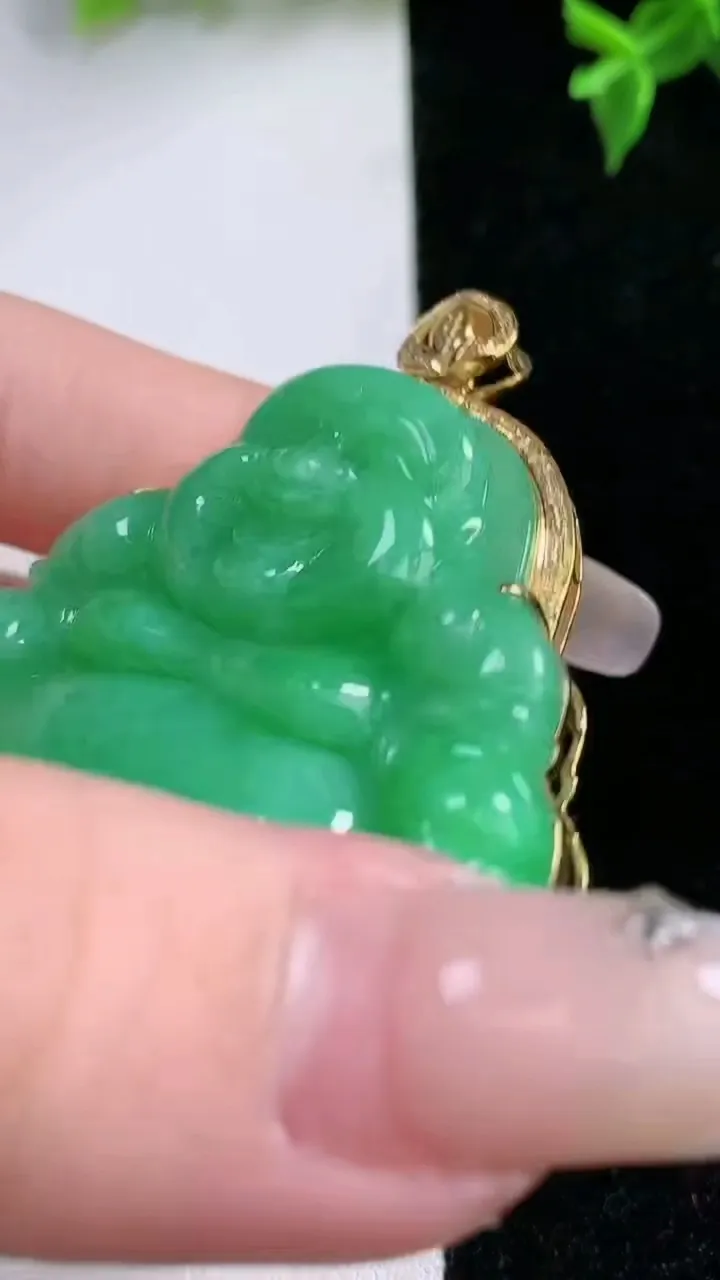 天然A货翡翠佛公吊坠，尺寸54.4-43.6-44.4-11.7，重量:30.28g
1月22日