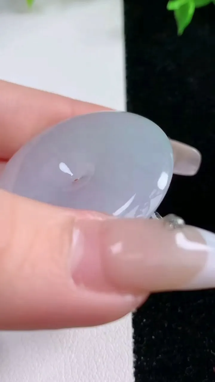 天然A货翡翠平安扣吊坠，尺寸37-5.7，重量:18.15g
1月22日