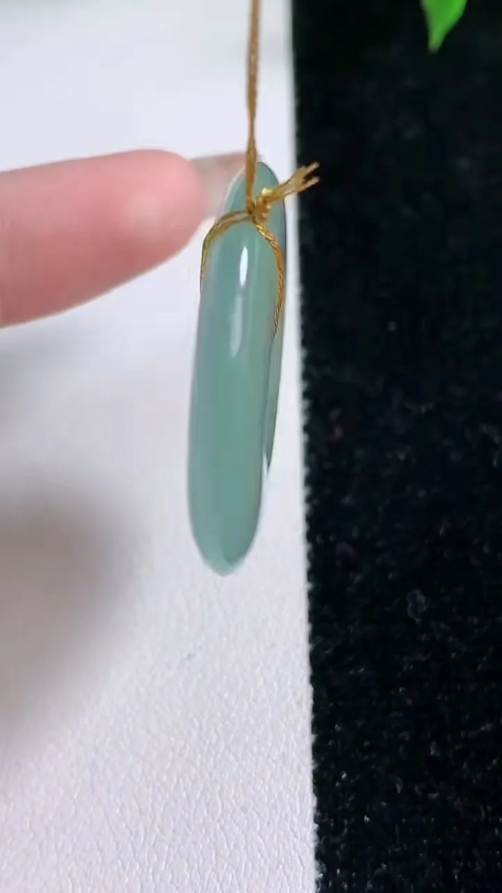 天然A货翡翠平安扣吊坠，尺寸31.7-5，重量:11.55g
1月22日