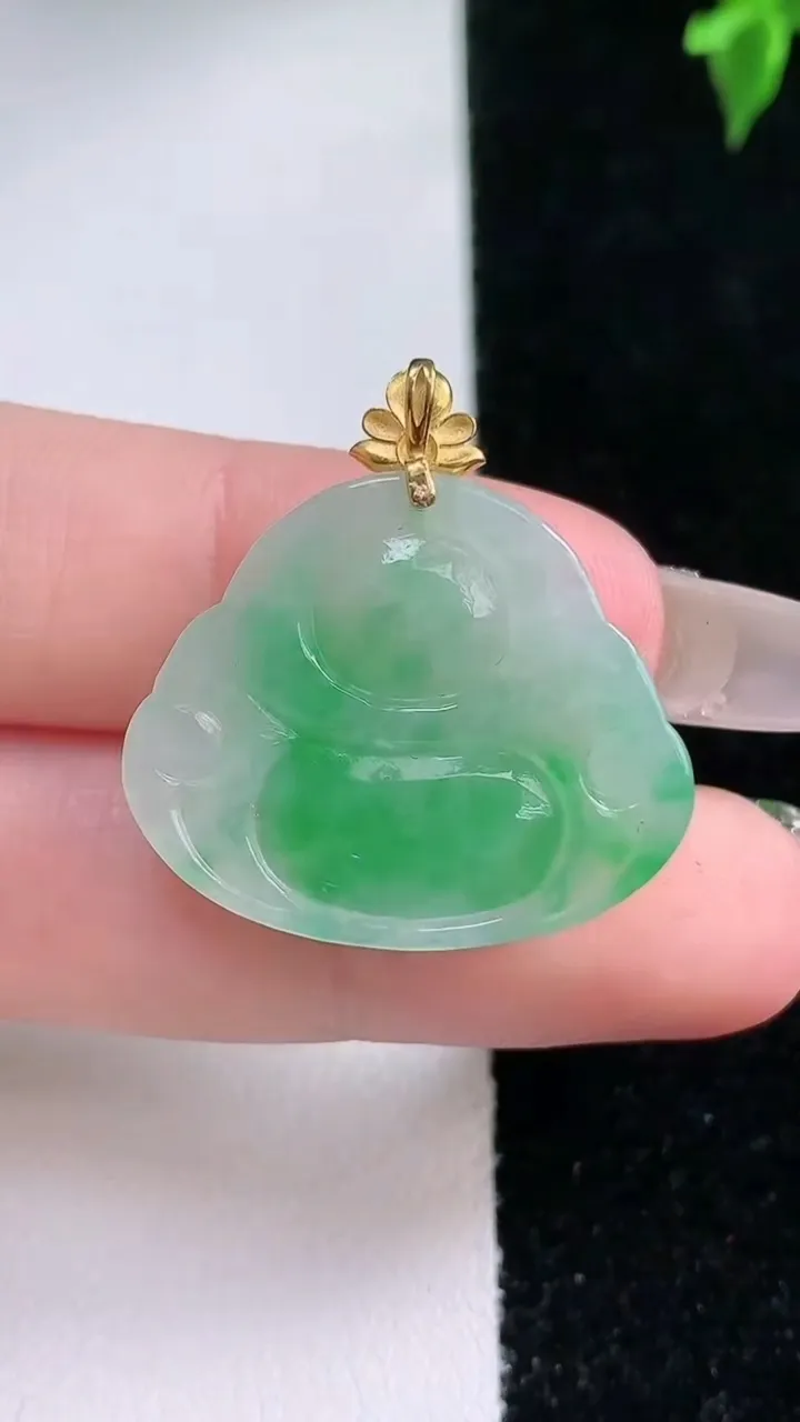 天然A货翡翠佛公吊坠，尺寸21.7-26.4-5.5，重量:5.47g
1月22日