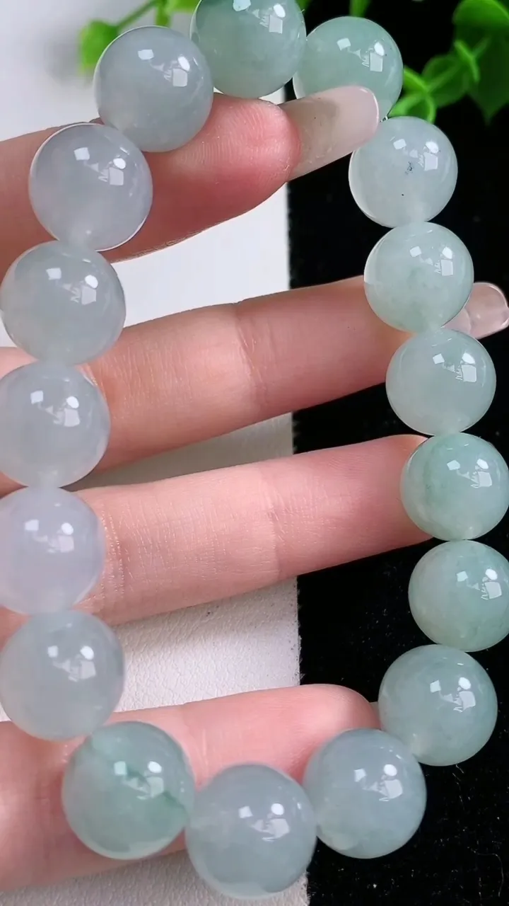 天然A货翡翠飘花圆珠手串，尺寸12-17颗，重量:48.64g1月22日
工厂直销收藏佳品,种好水足