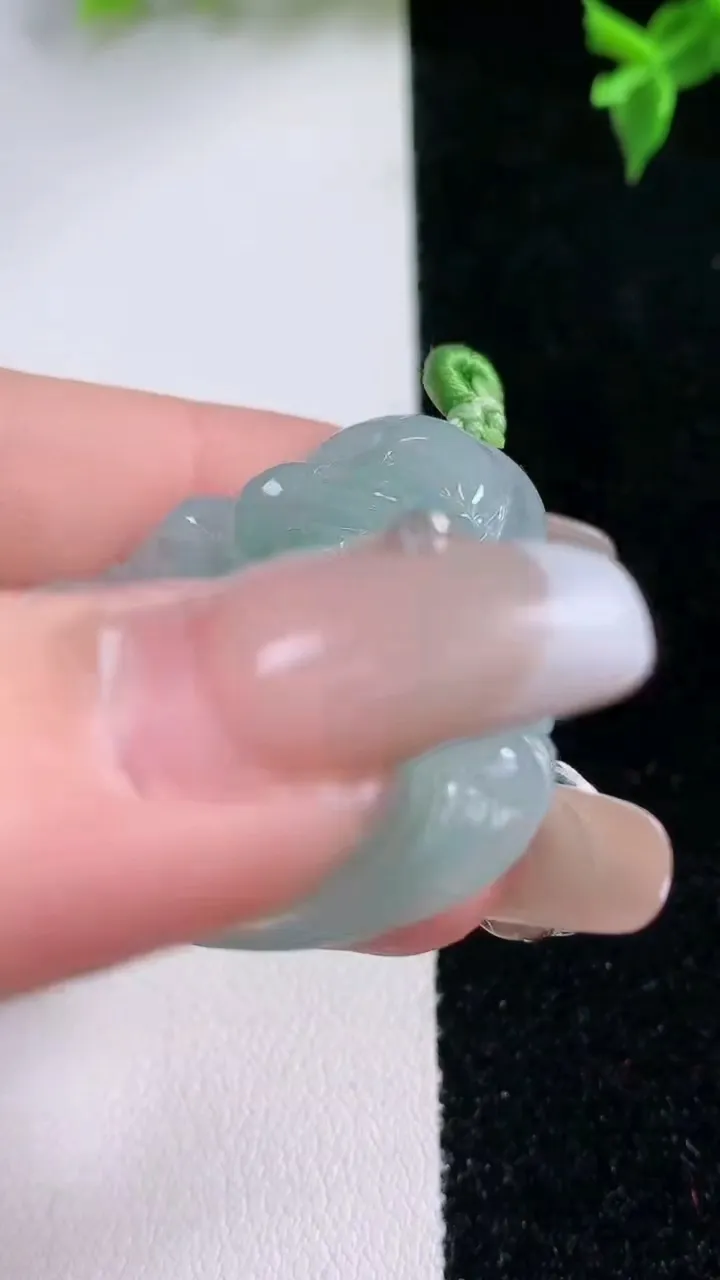 天然A货翡翠飘花佛公吊坠，尺寸36-38.4-6，重量:13.49g
1月22日