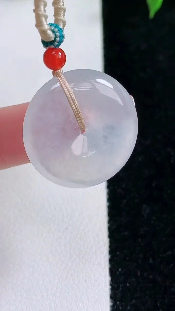 天然A货翡翠平安扣吊坠，尺寸24.3-5.4，重量:9.26g
1月22日