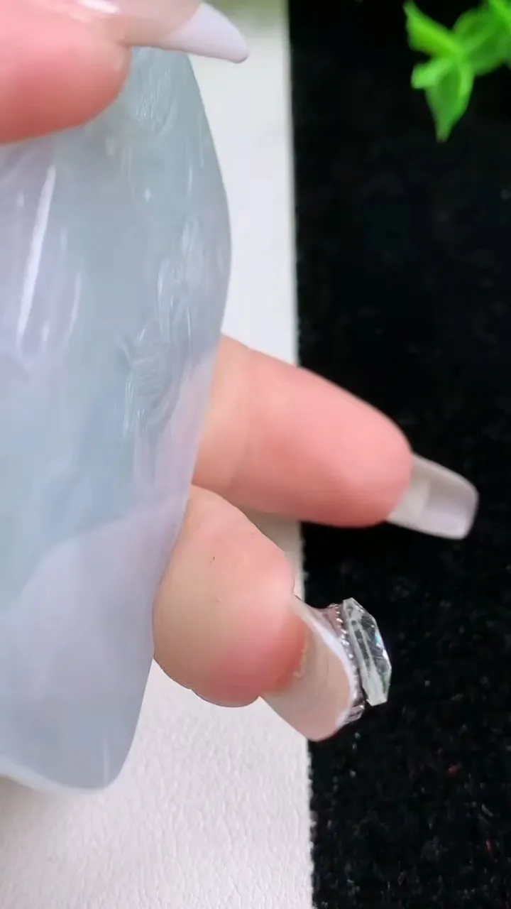 天然A货翡翠飘花祥龙阿弥陀佛吊坠，尺寸63.5-42-5，重量:32.60g
1月22日