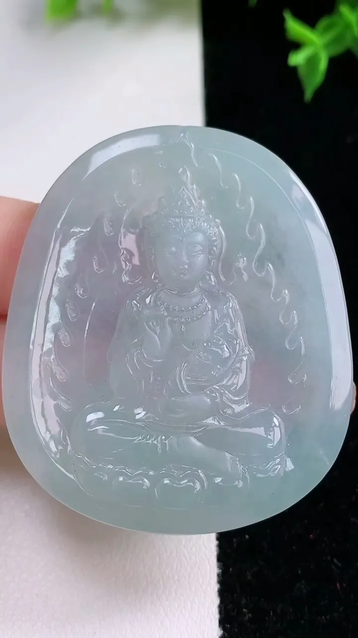 天然A货翡翠观音菩萨吊坠，尺寸51.4-43.4-4.7，重量:23.38g
1月22日