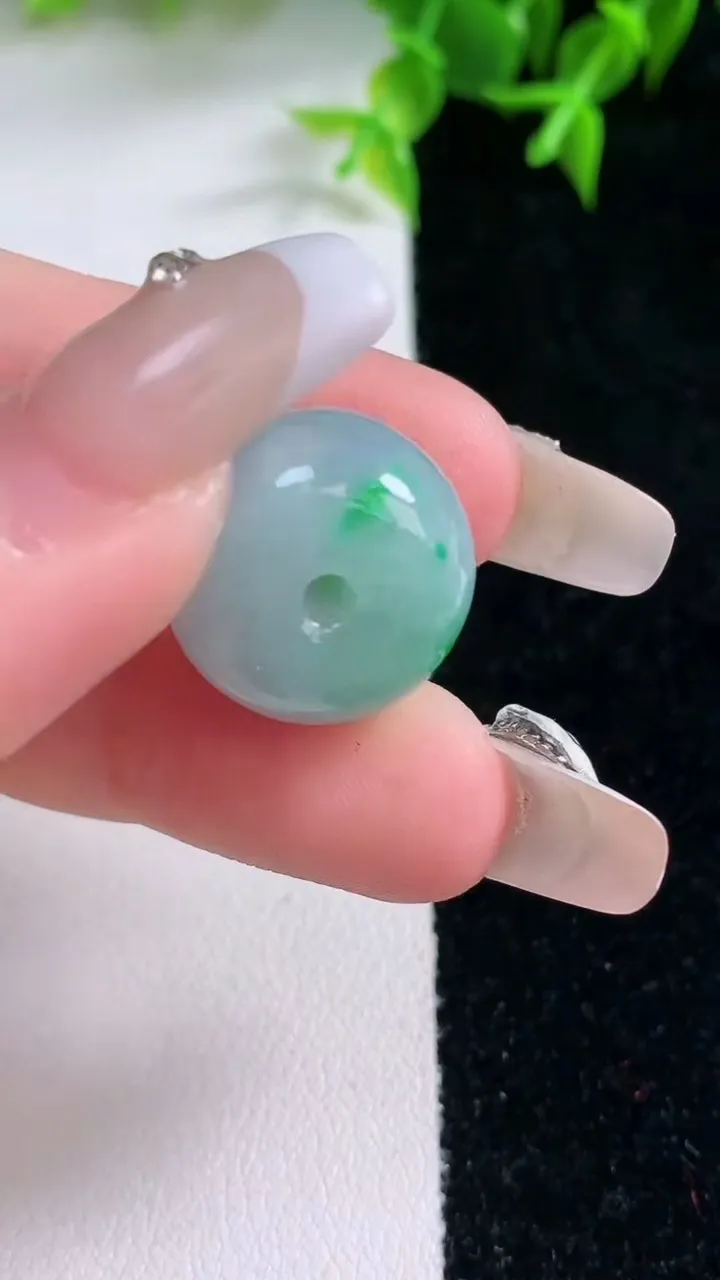 天然A货翡翠路路通吊坠，尺寸17-12.3，重量:7.53g
1月22日