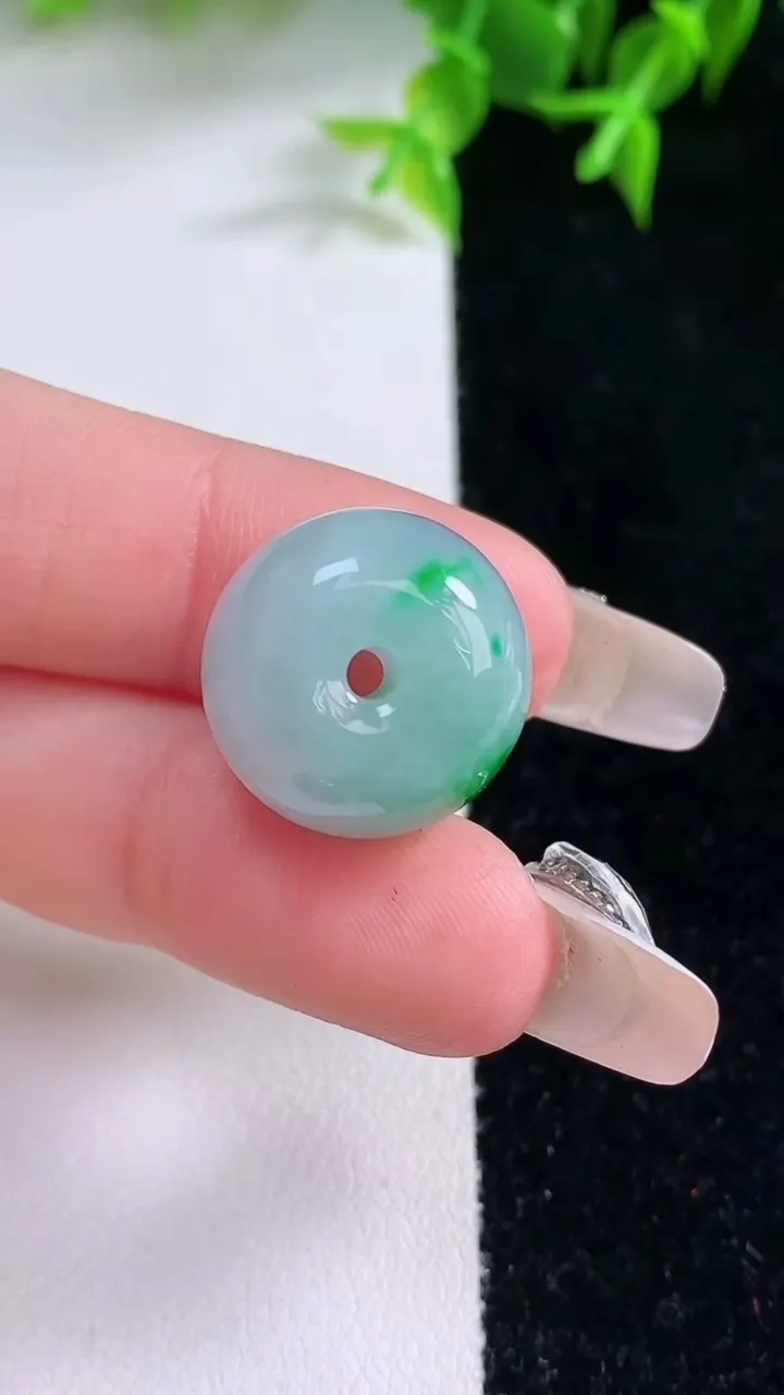 天然A货翡翠路路通吊坠，尺寸17-12.3，重量:7.53g
1月22日