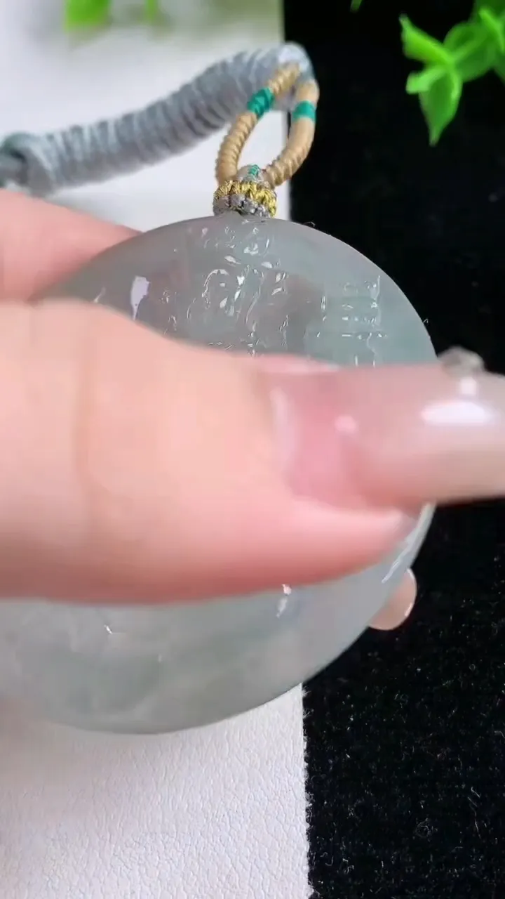 天然A货翡翠大势至菩萨吊坠，尺寸51.4-5，重量:25.18g
1月22日