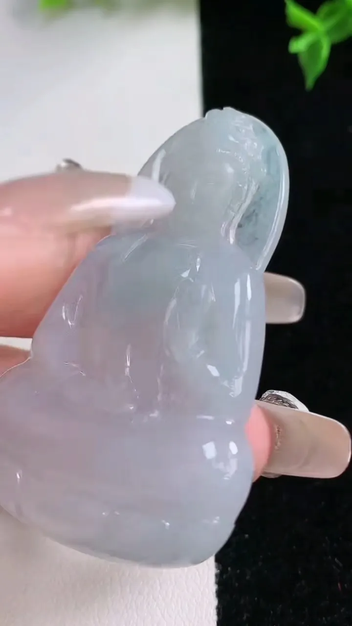 天然A货翡翠观音菩萨吊坠，尺寸56.5-35.3-4.6，重量:18.08g
1月22日