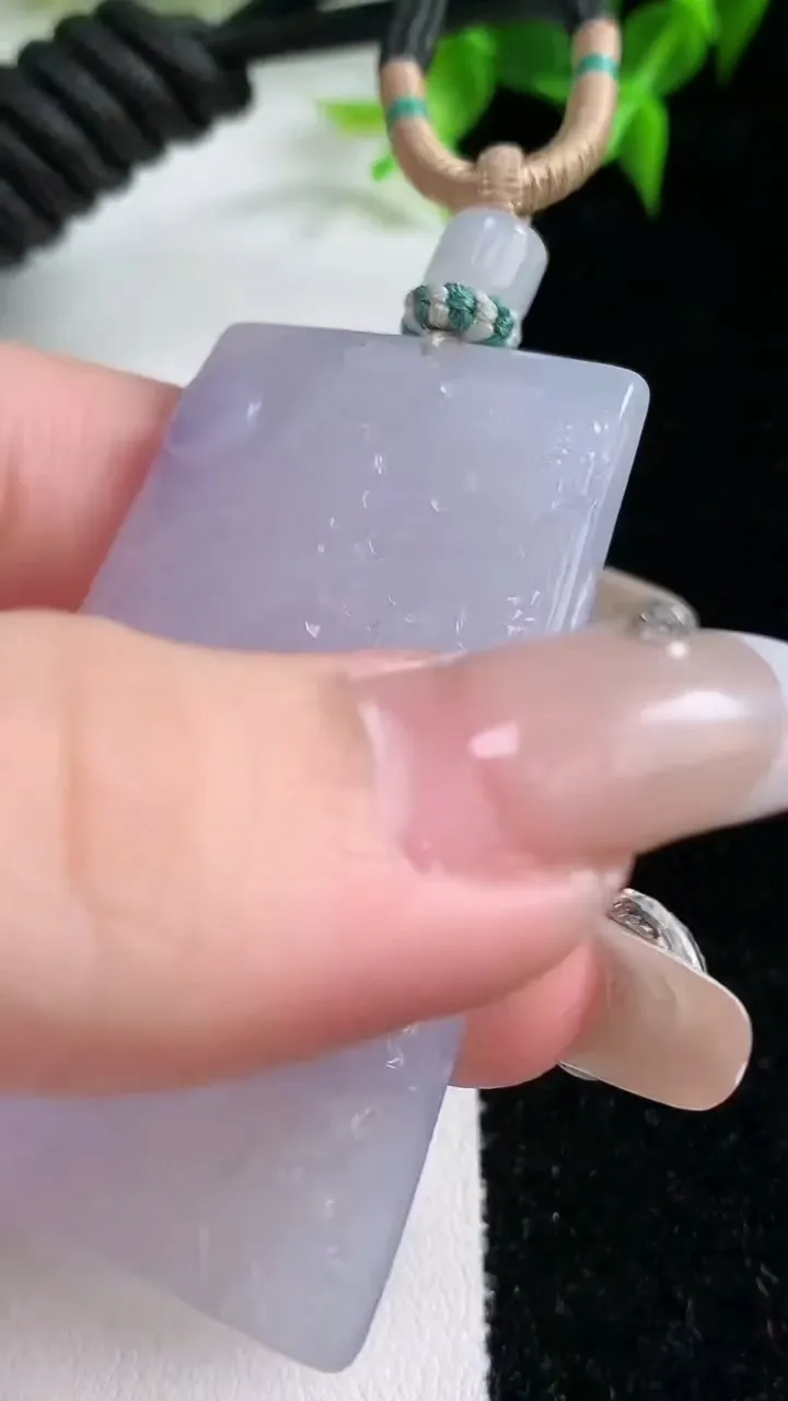 天然A货翡翠紫罗兰山水牌吊坠，尺寸53-33-5.5，重量:31.86g
1月22日