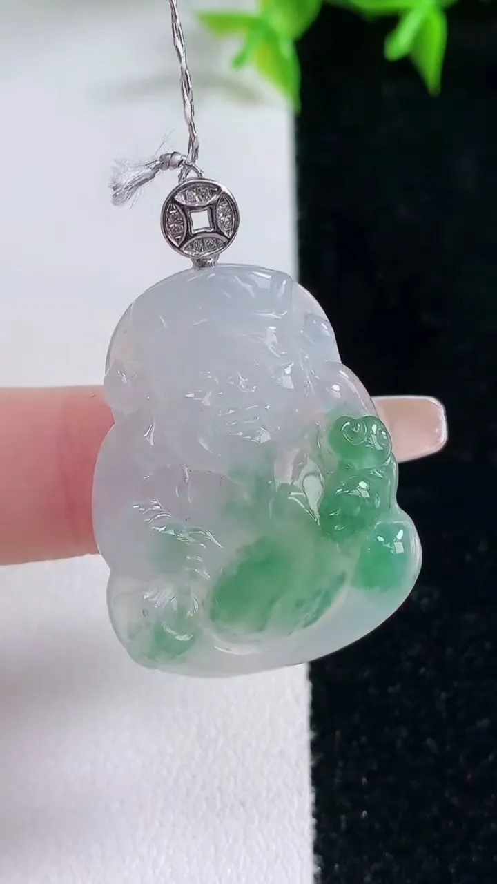 天然A货翡翠财神爷吊坠，尺寸31-23.7-5，重量:8.23g
1月22日