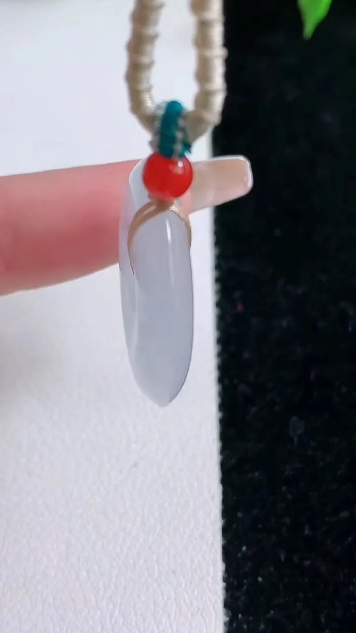 天然A货翡翠平安扣吊坠，尺寸24.3-5.4，重量:9.26g
1月22日