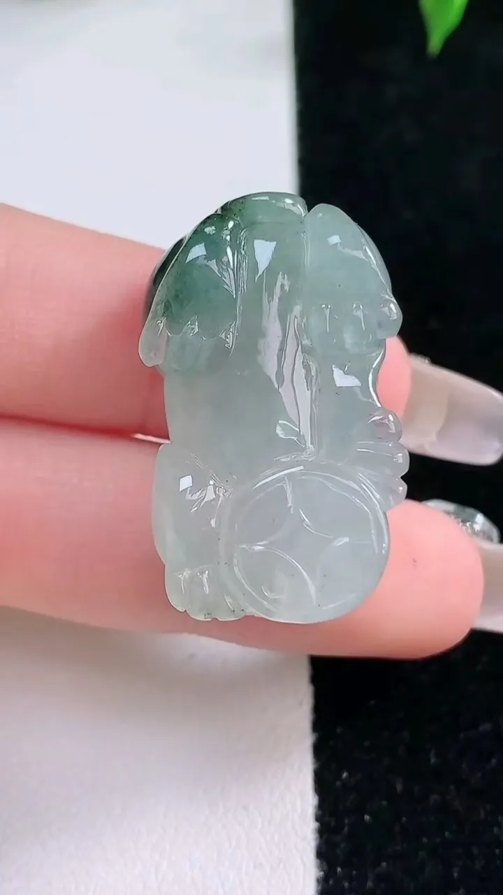 天然A货翡翠飘花霸王貔貅吊坠，尺寸29.8-18.2-10.8，重量:14.57g
1月22日