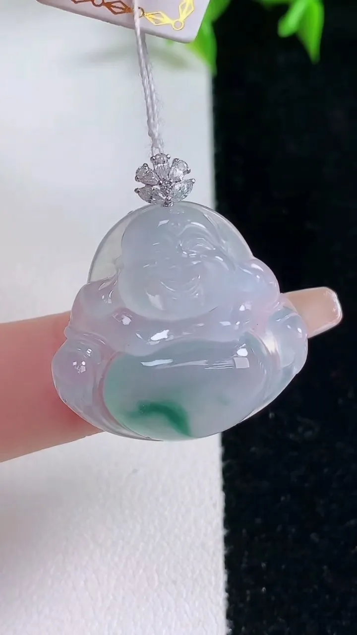 天然A货翡翠种飘花佛公吊坠，尺寸23.7-25.7-5.8，重量:5.46g
1月22日