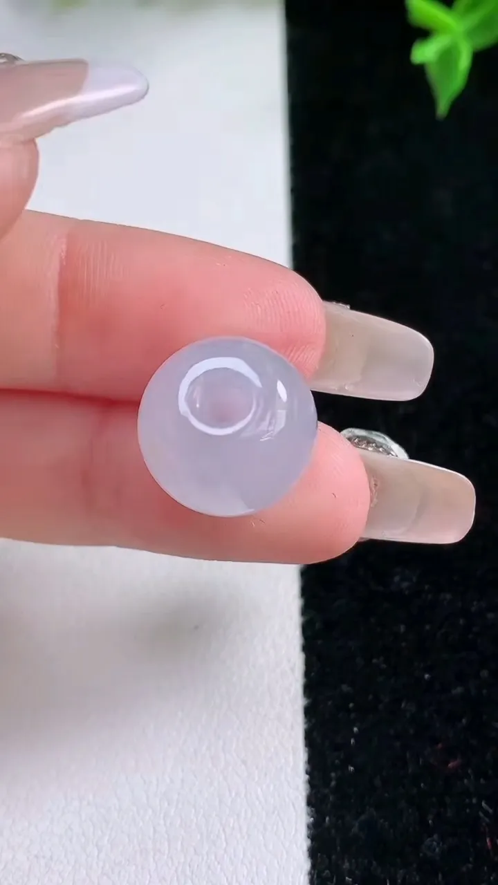 天然A货翡翠路路通吊坠，尺寸14.3-12，重量:4.97g
1月22日