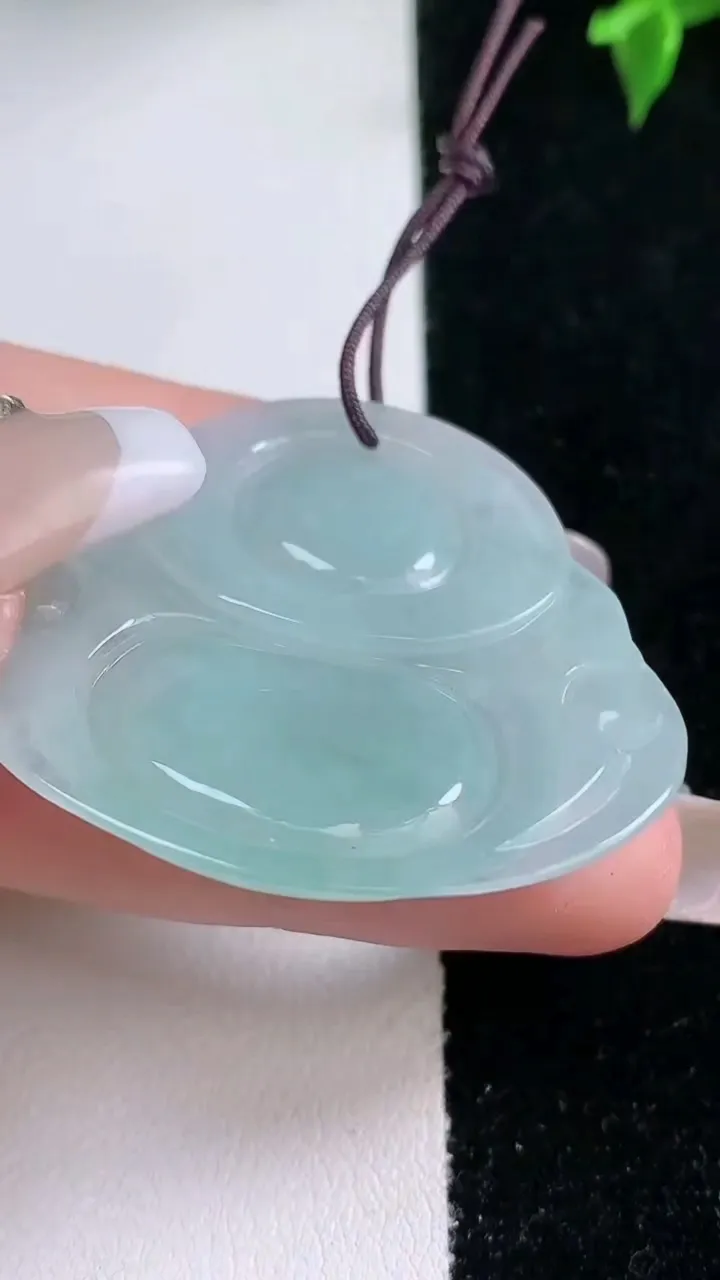 天然A货翡翠佛公吊坠，尺寸38.2-41.2-5.4，重量:13.14g
1月22日