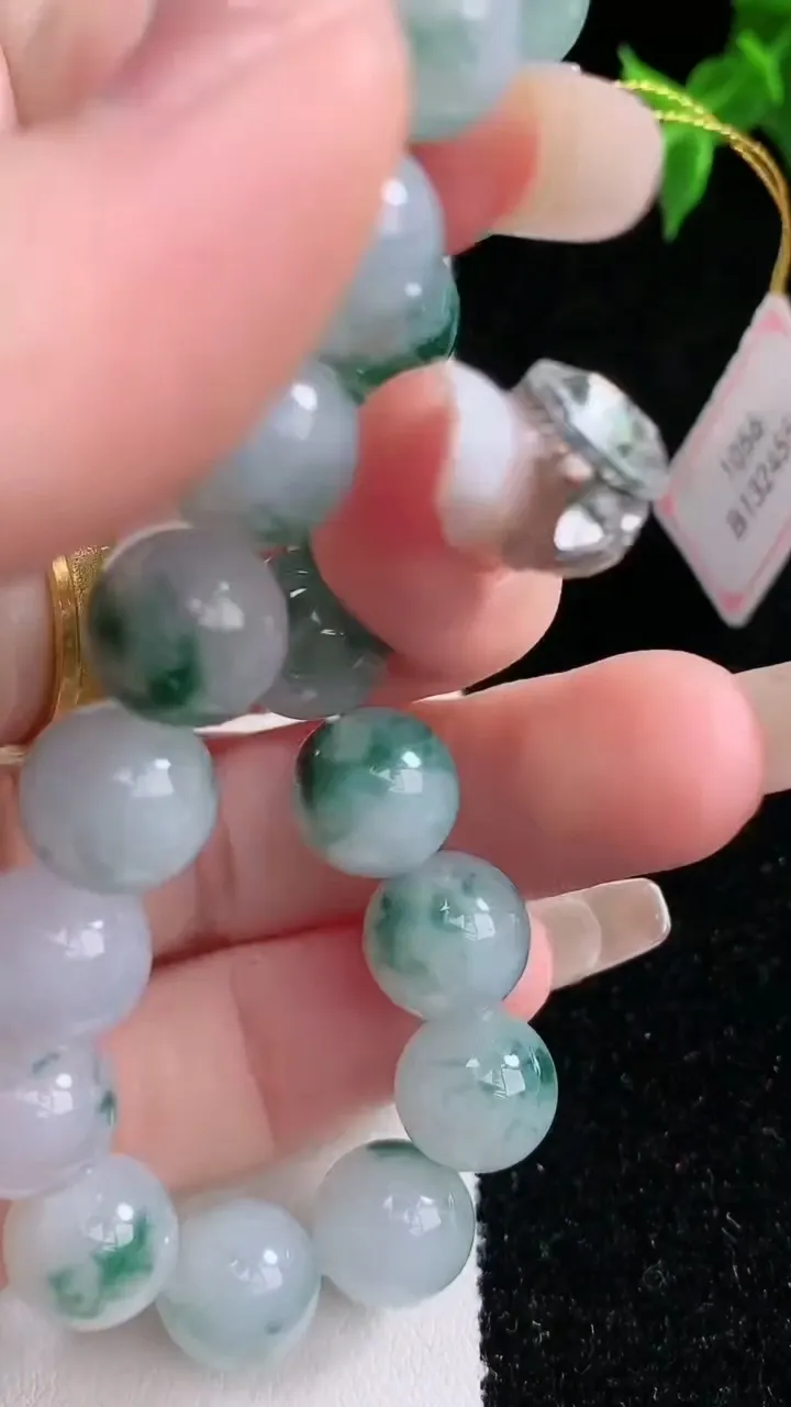 天然A货翡翠飘花圆珠手串，尺寸10-19颗，重量:32.58g1月22日
工厂直销收藏佳品,种好水足，色泽均匀，有种有色，上手高大气！