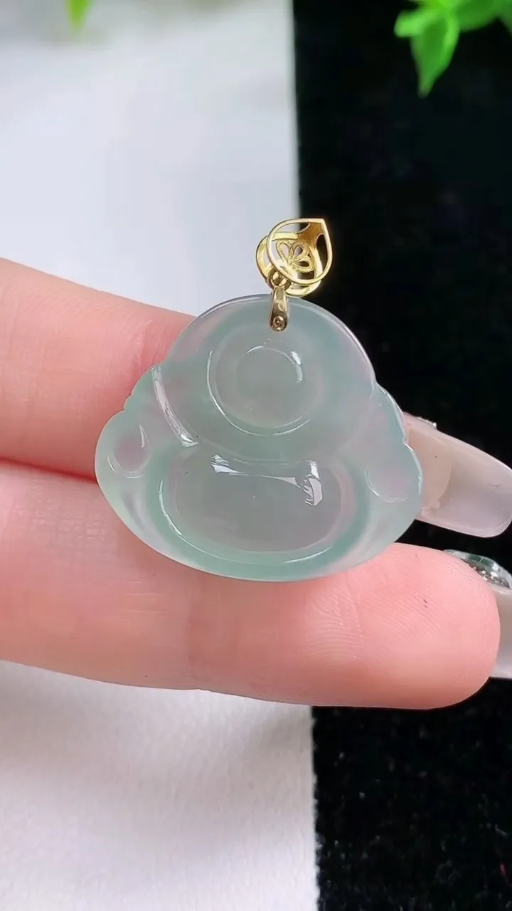 天然A货翡翠佛公吊坠，尺寸21.3-24.3-5.3，重量:4.50g
1月22日