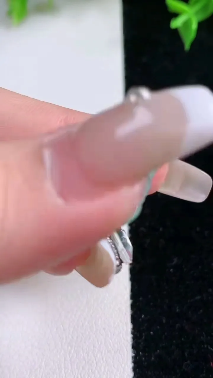 天然A货翡翠佛公吊坠，尺寸26.3-29.2-5.7，重量:7.25g
1月22日