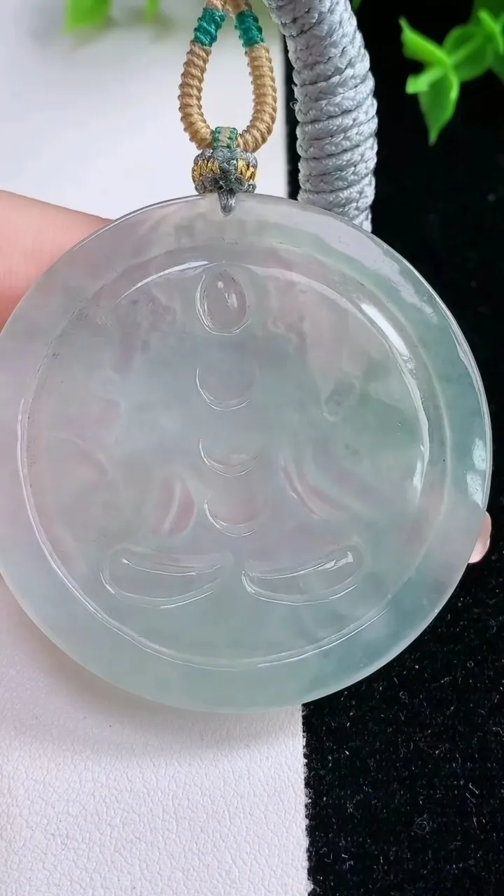 天然A货翡翠大势至菩萨吊坠，尺寸51.4-5，重量:25.18g
1月22日