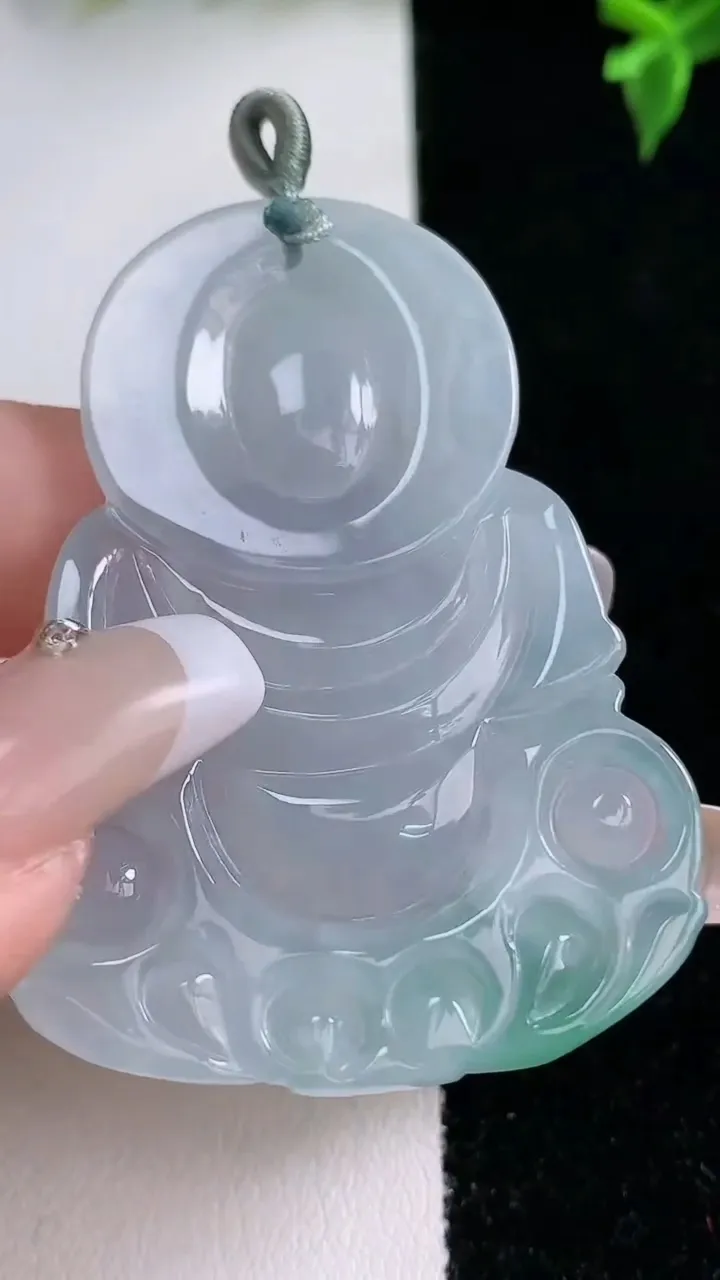 天然A货翡翠观音菩萨吊坠，尺寸53.7-38.2-4.8，重量:18.11g
1月22日