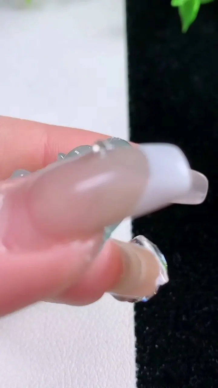 天然A货翡翠佛公吊坠，尺寸29.3-31.8-6，重量:8.48g
1月22日